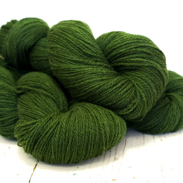 Fil de laine vert forêt - 100 g/3,50 oz - Laine de Nouvelle-Zélande pour tricoter à la main ou à la machine, tisser des plaids, des cardigans, un cadeau de tricot - 350 couleurs