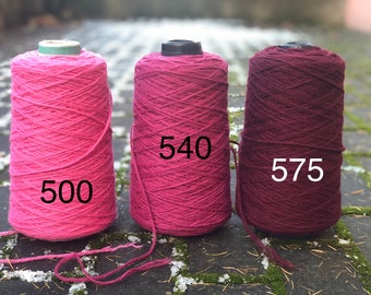 Cônes de fil de laine roses - 500 g/550 m - Fil pour pistolet à tufter - Fil de laine de Nouvelle-Zélande - Laine pour la fabrication de tapis - Laine d'Aran peignée - Laine