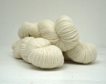 White knitted Alpaca wool yarn for hand handcrafts - undyed - 100g/227m