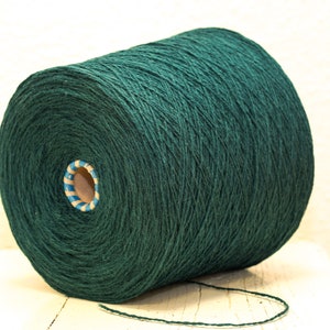 Fil de laine vert émeraude en cônes 900 g/31,7 oz. Fil de laine de Nouvelle-Zélande Laine à tricoter à la main ou à la machine Fil à tisser à carreaux 380 image 2