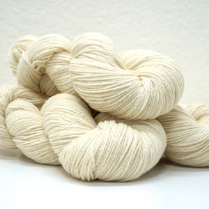 Filato di lana merino extra morbido - 100 g/300 m - Filato di lana merino bianca per tintura, lavoro a maglia, uncinetto, artigianato per bambini e adulti, plaid, arredamento per la casa