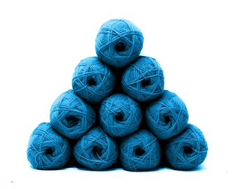 Vibrant blue wool - 100g./3,50 oz - New Zealand fingering yarn - NEW 437