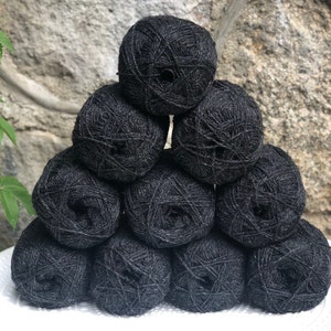 Dunkelgraues Garn aus Neuseeland Wolle - 100% Schurwolle - Hand-, Maschinenstrickgarn - Sockenwolle - YarnHome - 100g /350 m