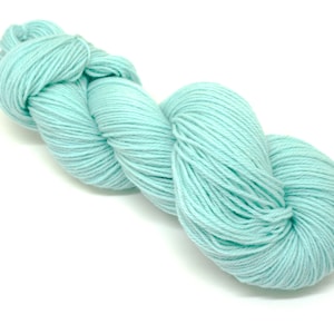 Multi-coloured wool and polyester blend 100g/233m, a soft yarn for children's clothing, men's and women's crochet, toy knitting, home decor Mint blue