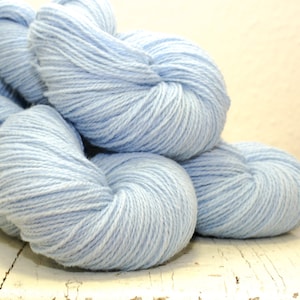 Hellblaues Wollgarn - 100g./3,50 oz. - Neuseeland Fingering Wollgarn - Handstrickgarn - Webwolle - Quadrat Häkelgarn