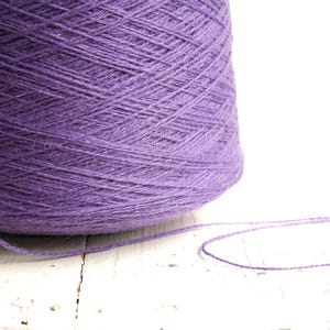 Lila Fingering Schurwolle aus Neuseeland Fibre (800g Kone) Bild 2