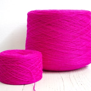 Neonrosa nyzeeländskt ullgarn, fingertjocklek, 900 g kon