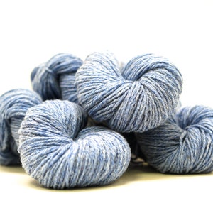 Blau melange Merino und Suffolk Wollmischung 100g/320m. Für Handstricken, Weben von Stoffen, Häkeloberbekleidung, Geschenk für eine Strickerin, Wohnkultur