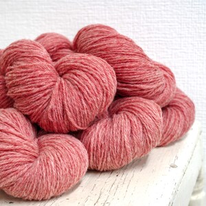 Mélange de laine mérinos et de laine de suffolk couleur chair 100 g/3,5 oz, laine à doigter pour tricoter à la main, cadeau pour tricoteuse, vêtements d'extérieur au crochet, tissus à tisser image 7