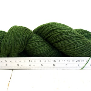 Fil de laine vert forêt 100 g/3,50 oz Laine de Nouvelle-Zélande pour tricoter à la main ou à la machine, tisser des plaids, des cardigans, un cadeau de tricot 350 couleurs image 4