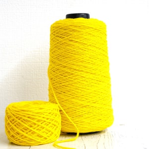Filato di lana per tufting giallo sole in cono - 500 g/550 m - Lana per pistola per tufting - Filato 100% lana della Nuova Zelanda - Filato per la fabbricazione di tappeti - Lana Aran - 710