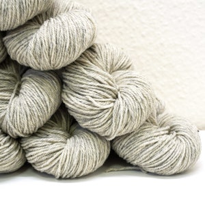 Grau melange extra weiches Merino Wollgarn - 100g. nicht beißende Wolle, weich, gefärbt, zum Handstricken, Häkeln, für Babys, Kinder, Erwachsene