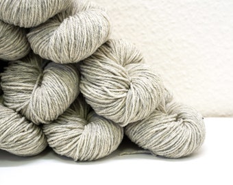 Laine mérinos extra douce gris chiné - 100 g/3,5 oz. laine non mordante, douce, teinte, pour tricoter à la main, crochet, bébés, enfants, adultes, couverture