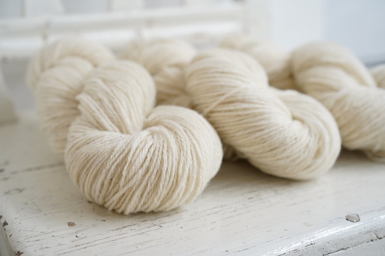 1 kg merino and suffolk wool yarn blend Hand knitting yarn Fingering wool yarn Hand knitting wool 3200m/1000g Wool yarn for dyeing image 4