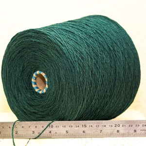 Fil de laine vert émeraude en cônes 900 g/31,7 oz. Fil de laine de Nouvelle-Zélande Laine à tricoter à la main ou à la machine Fil à tisser à carreaux 380 image 3