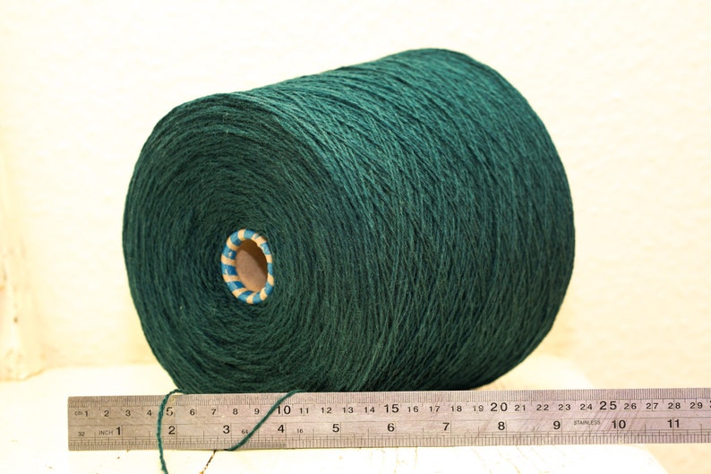 Fil de laine vert émeraude en cônes 900 g/31,7 oz. Fil de laine de Nouvelle-Zélande Laine à tricoter à la main ou à la machine Fil à tisser à carreaux 380 image 3