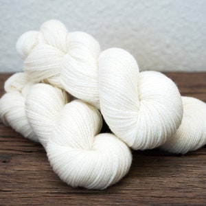 100g/3,5oz soft fingering wool yarn blend - 350m - 80% wool/20PO - for women&#39;s children&#39;s clothing, plaid weaving, yarn dyeing, home decor