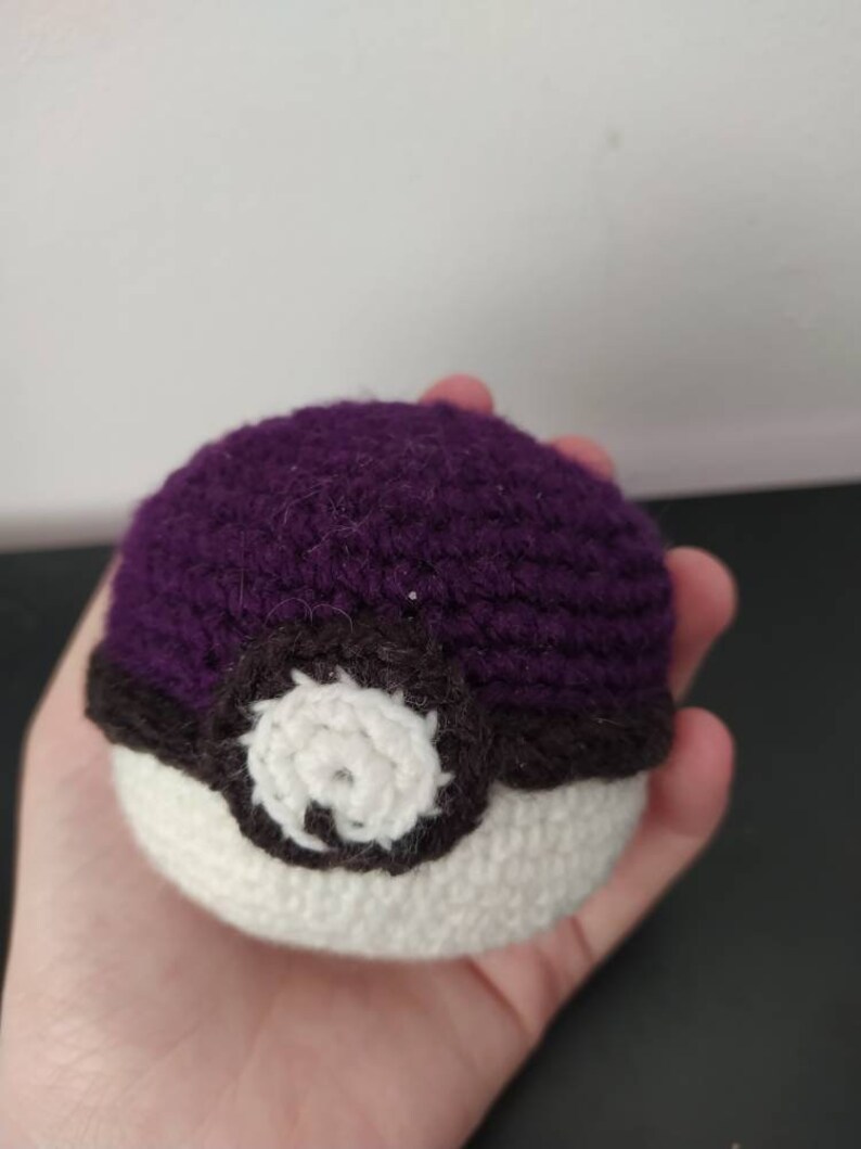 Amigurumi Pokéball image 2