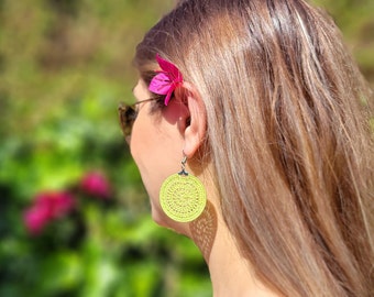 Aros de seda de ganchillo: joyería bohemia hecha a mano (4 cm de diámetro)