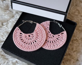 Pendientes de aro de ganchillo: joyería bohemia de algodón hecha a mano