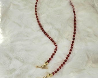 Collar de ónix rojo hecho a mano: colgante de concha con detalles chapados en oro