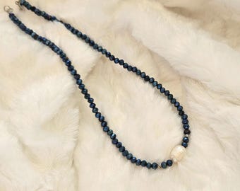 Gargantilla de cuentas de cristal con perla de agua dulce