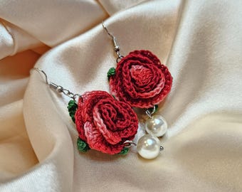 Pendientes de rosa de ganchillo hechos a mano, gota de perla, joyería floral bohemia