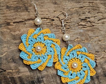 Pendientes de flores de crochet hechos a mano, centro de perla, regalo para ella