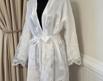 Robe de mariée fabriquée à partir de la robe de mariée de maman - souvenir de mariage héritage du matin - quelque chose de vieux souvenir de mariée - robe recyclée