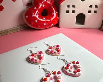 Pendientes de galleta de corazón, pendientes de San Valentín, pendientes de Galentines, pendientes de botón de San Valentín, pendientes de corazón, pendientes de botón de corazón, pendientes de arcilla, pendientes hechos a mano
