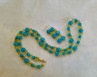 Conjunto de collares azules y verdes