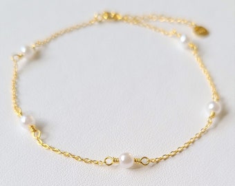 Pearl Bracelet for Women, Simple Pearl Bracelet, Dainty Pearl Beaded Bracelet, Delicate Layering Bracelet, Gold, Silver, Rose Gold Bracelet