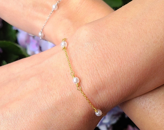 Five Pearl Bracelet for Women, Simple Pearl Bracelet, Dainty Pearl Beaded Bracelet, Delicate Layering Bracelet, Gold Silver Pearl Bracelet