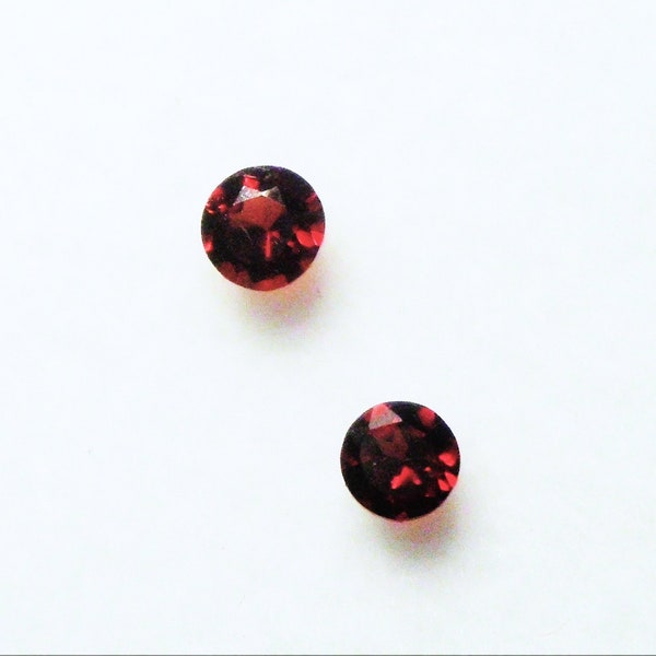 Very nice 3 mm round cut Mozambique Garnet gemstone two piece lot