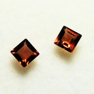 Very nice 3 mm square cut Mozambique Garnet gemstone 2 piece lot