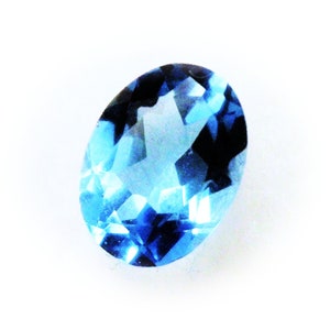Very nice faceted 8 x 6mm oval cut Swiss Blue Topaz gemstone Brazil