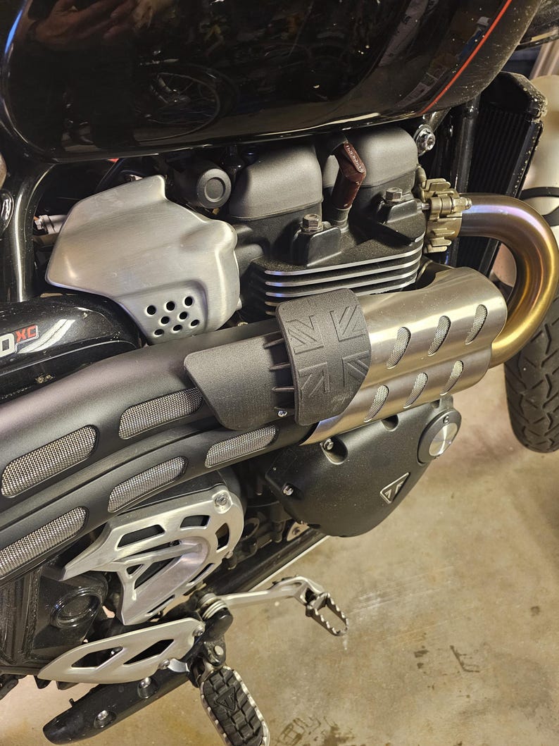 HeatGuard protector for Triumph 1200 XC/XE/X. However cool it may look it sometimes gets a little to hot at traffic light stops and lower speeds. The HeatGuard makes it comfortable to enjoy your scrambler. Easy to take on/off in seconds.