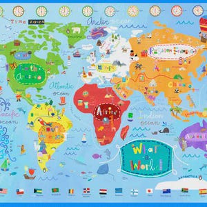 Może przedstawiać: Kolorowa tkanina z mapą świata na jasnoniebieskim tle. Mapa przedstawia kontynenty w kolorach zielonym, pomarańczowym, czerwonym i żółtym, z oceanami w kolorze niebieskim. Zawiera flagi, strefy czasowe i tekst "What a World!". Na dole znajduje się linijka. Około 100 cm szerokości.