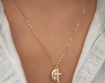 14K GF Kleine Kreuz Jungfrau Maria Halskette, Gold Kreuz Halskette, Jungfrau Maria Halskette, Geschenk für sie, Weihnachtsgeschenke