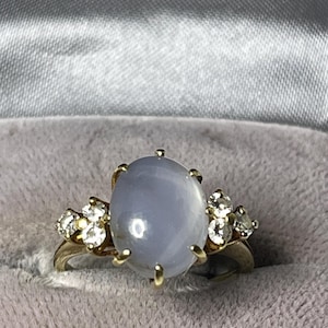 vintage 10k yellow gold with natural star sapphire gemstone and Diamonds ladies ring size 6.75