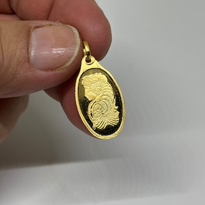 G Gold PAMP Suisse Lady Fortuna Oval Pendant