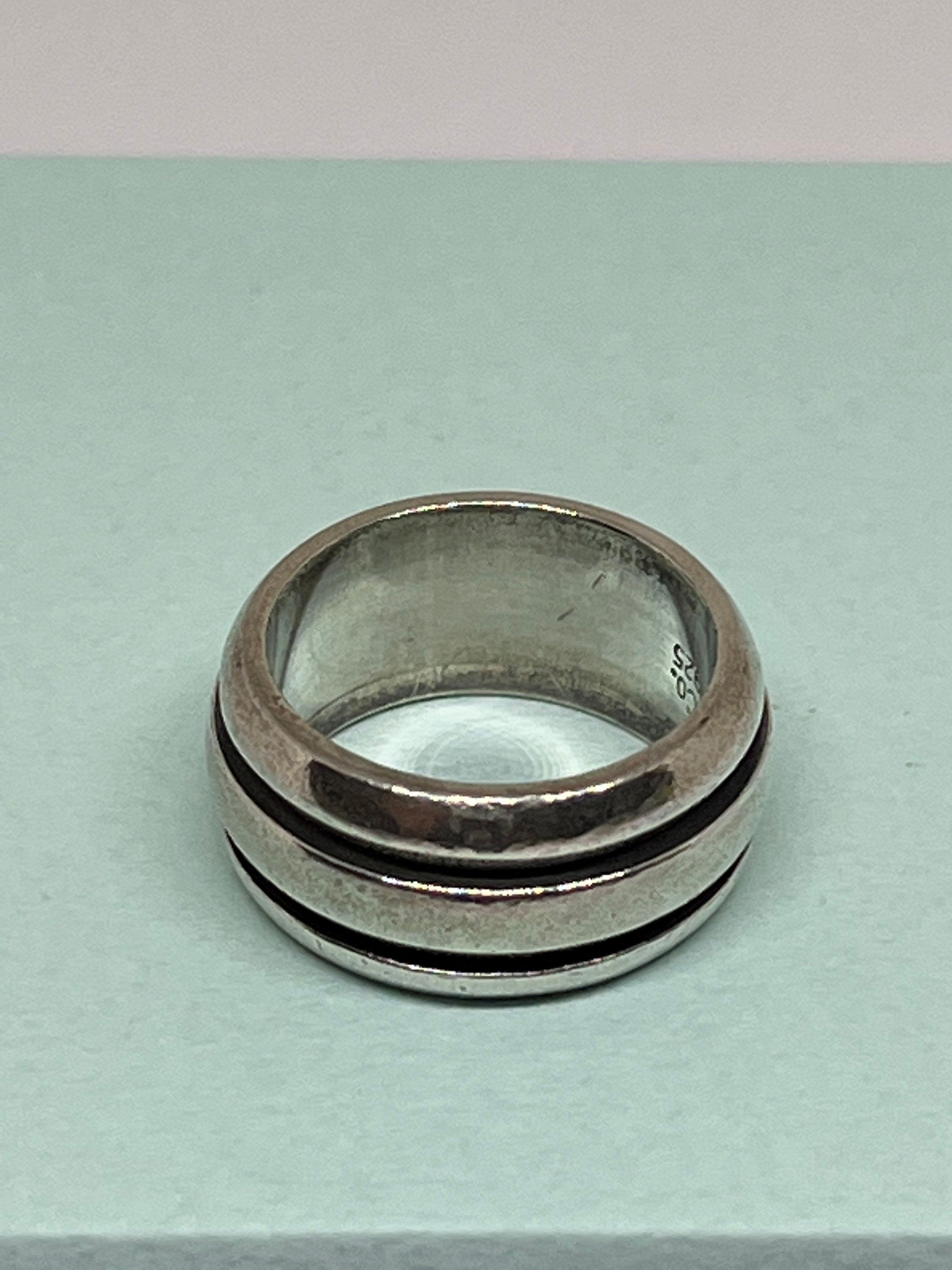 Tiffany & Co. Atlas Twist Groove Stripe Narrow Band Ring