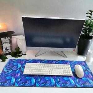 Purple Leaf Schreibtischmatte, rutschfeste Mausmatte, Mauspad, Schreibtisch Organizer, Ideal für Frauen die von zu Hause arbeiten - 2mm Dicke, 80x30cm Gaming Schreibtischunterlage