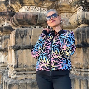 Bomber Jacket Reversible With Pockets Made in 100% Viscose. Perfect For All Seasons And For Everybody. Available In 2 Sizes
