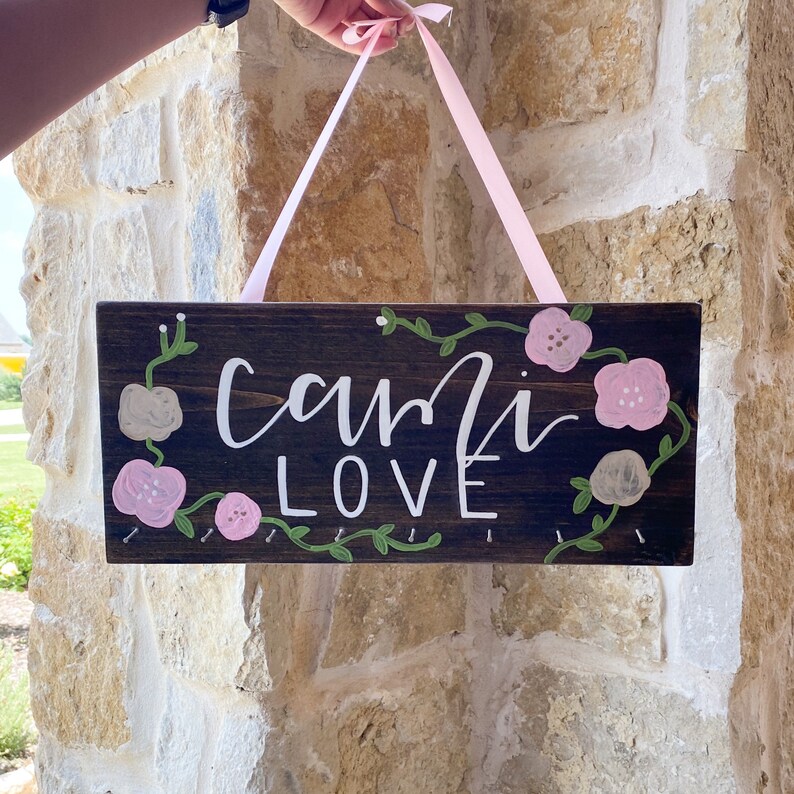 Name Bow holder with hooks