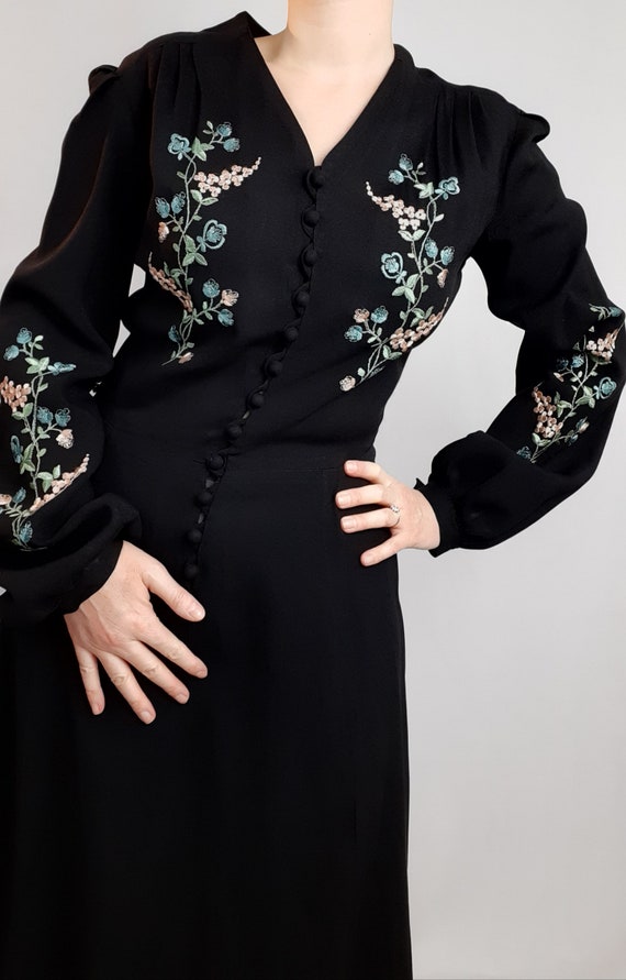 Vintage 40s crepe dress radiates embroidered and f