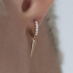 14K Echtgold Spike Tropfen Huggie Ohrring, Diamant CZ Knorpel Oberlappen-Helix Tragus Conch Scharnier Huggie Hoop Ohr-Piercing Schmuck