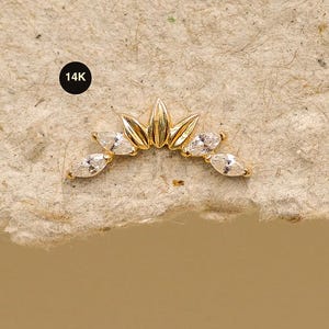 14Kソリッドゴールドリーフスタッドイヤリング、マーキスCZ、ヘリックストラガス