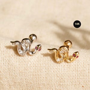 14 kt diamanten robijnrode slangoorbel, massief gouden slangoor piercingsieraden 18 gauge