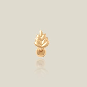 Pendiente de oro macizo real de 14 quilates con forma de flor y hoja para piercing de cartílago, hélice, trago, caracola, Rook, piercing para oreja, joyería para el cuerpo, calibre 18